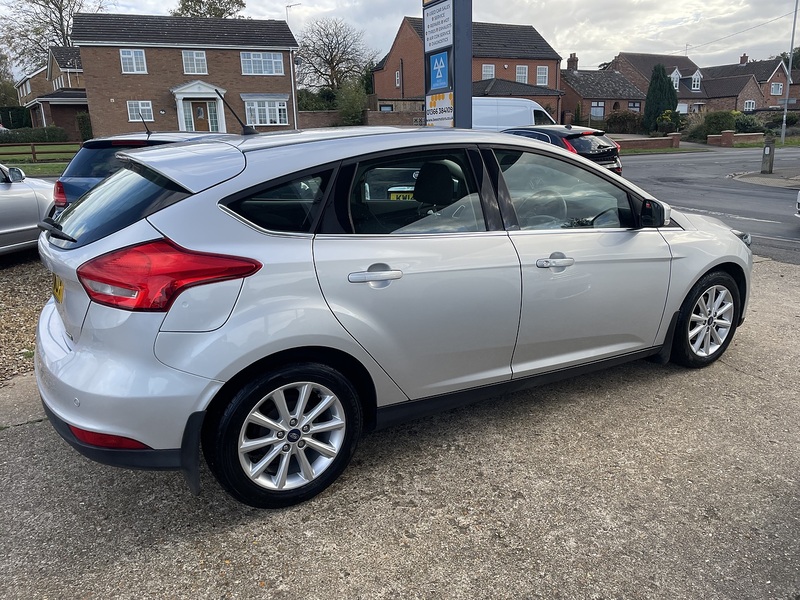 Ford 1.0T EcoBoost Titanium Hatchback 5dr Petrol Manual Euro 6 (s/s) (125 ps)