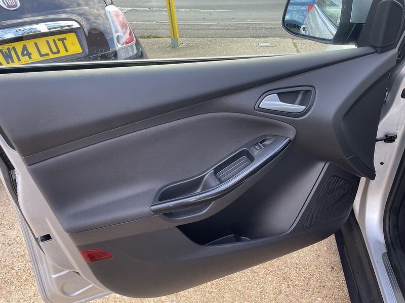 Ford 1.0T EcoBoost Titanium Hatchback 5dr Petrol Manual Euro 6 (s/s) (125 ps)