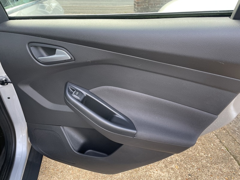 Ford 1.0T EcoBoost Titanium Hatchback 5dr Petrol Manual Euro 6 (s/s) (125 ps)