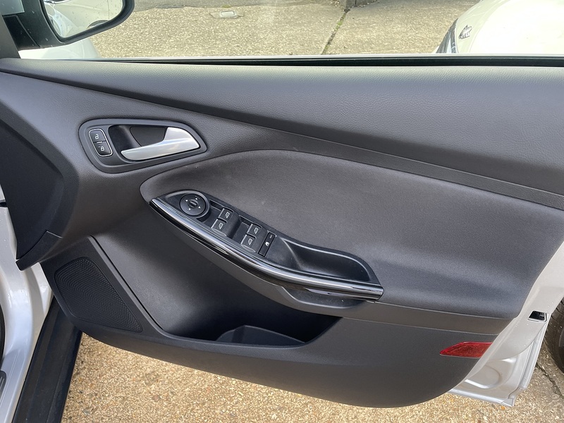 Ford 1.0T EcoBoost Titanium Hatchback 5dr Petrol Manual Euro 6 (s/s) (125 ps)