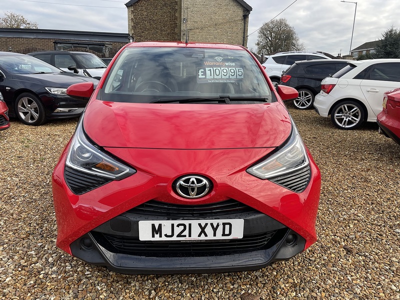 Toyota 1.0 VVT-i x-play Hatchback 5dr Petrol x-shift Euro 6 (Safety Sense) (71 ps)