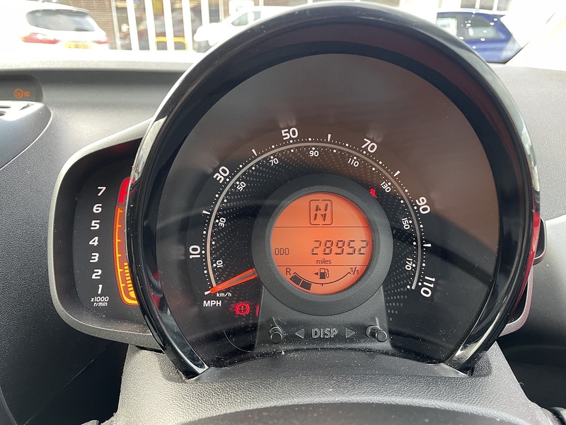 Toyota 1.0 VVT-i x-play Hatchback 5dr Petrol x-shift Euro 6 (Safety Sense) (71 ps)