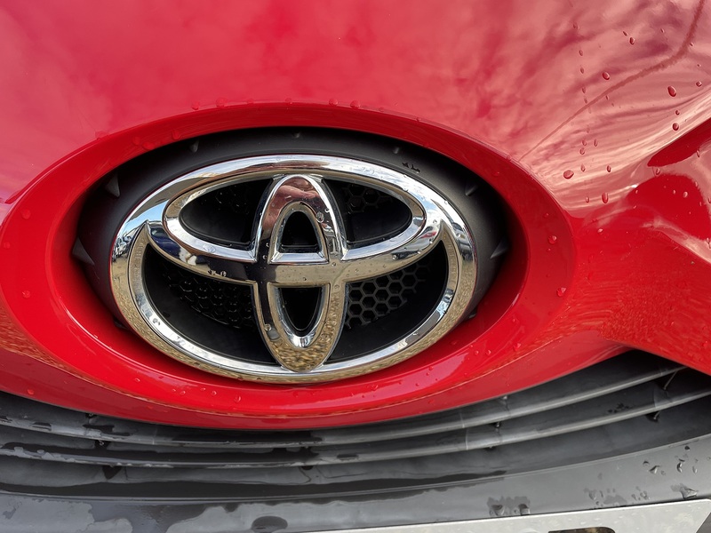 Toyota 1.0 VVT-i x-play Hatchback 5dr Petrol x-shift Euro 6 (Safety Sense) (71 ps)