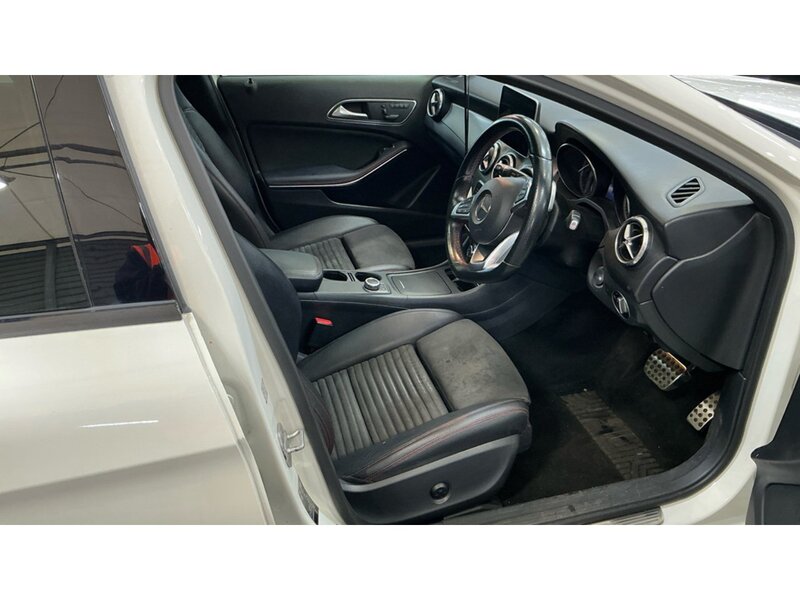 Mercedes-Benz 2.1 GLA220d AMG Line (Premium Plus) SUV 5dr Diesel 7G-DCT 4MATIC Euro 6 (s/s) (177 ps)