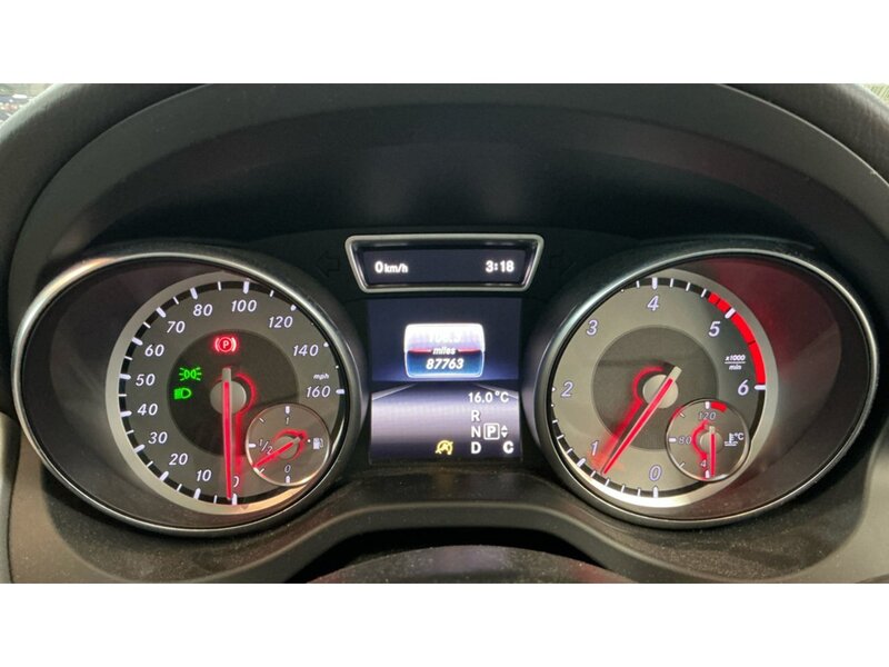 Mercedes-Benz 2.1 GLA220d AMG Line (Premium Plus) SUV 5dr Diesel 7G-DCT 4MATIC Euro 6 (s/s) (177 ps)