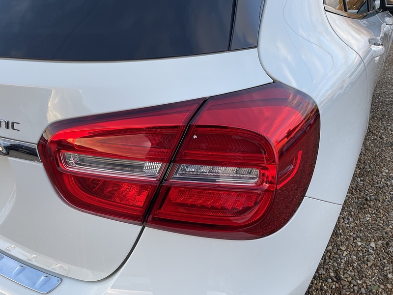 Mercedes-Benz 2.1 GLA220d AMG Line (Premium Plus) SUV 5dr Diesel 7G-DCT 4MATIC Euro 6 (s/s) (177 ps)