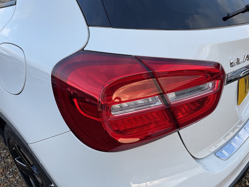 Mercedes-Benz 2.1 GLA220d AMG Line (Premium Plus) SUV 5dr Diesel 7G-DCT 4MATIC Euro 6 (s/s) (177 ps)