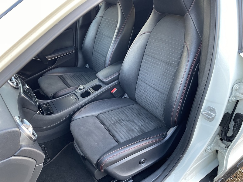 Mercedes-Benz 2.1 GLA220d AMG Line (Premium Plus) SUV 5dr Diesel 7G-DCT 4MATIC Euro 6 (s/s) (177 ps)