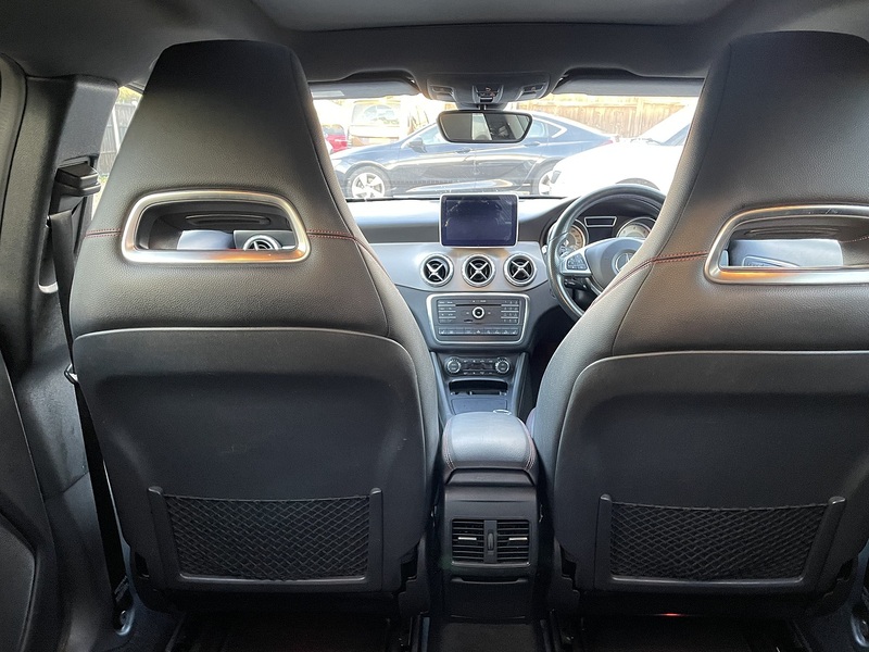 Mercedes-Benz 2.1 GLA220d AMG Line (Premium Plus) SUV 5dr Diesel 7G-DCT 4MATIC Euro 6 (s/s) (177 ps)