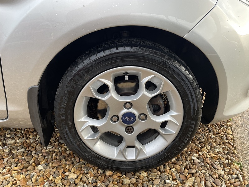 Ford 1.4 Zetec Hatchback 5dr Petrol Manual (133 g/km, 94 bhp)