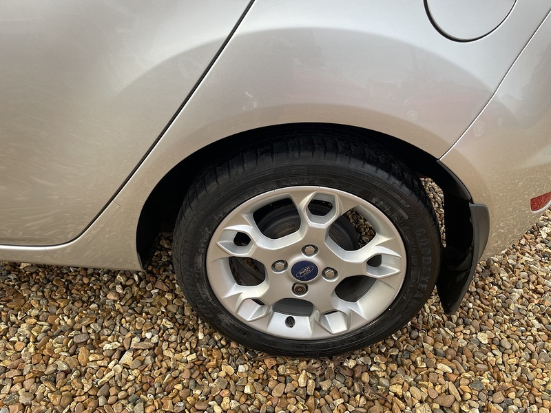 Ford 1.4 Zetec Hatchback 5dr Petrol Manual (133 g/km, 94 bhp)