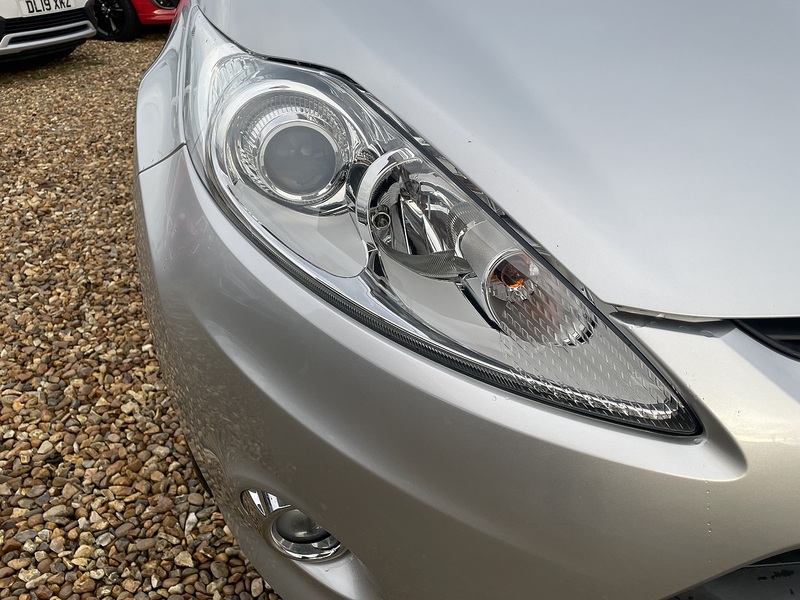 Ford 1.4 Zetec Hatchback 5dr Petrol Manual (133 g/km, 94 bhp)