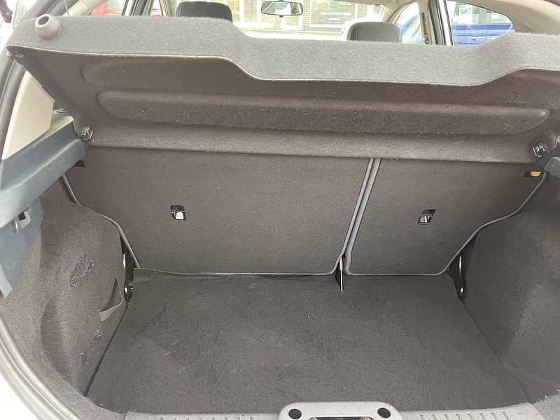 Ford 1.4 Zetec Hatchback 5dr Petrol Manual (133 g/km, 94 bhp)