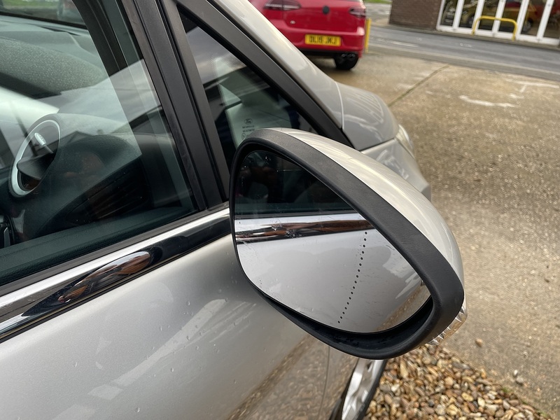 Ford 1.4 Zetec Hatchback 5dr Petrol Manual (133 g/km, 94 bhp)