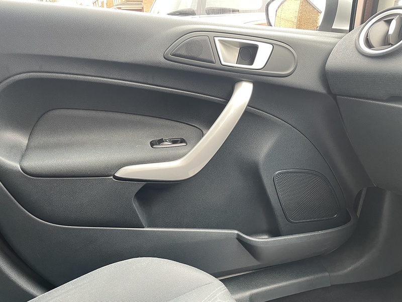 Ford 1.4 Zetec Hatchback 5dr Petrol Manual (133 g/km, 94 bhp)