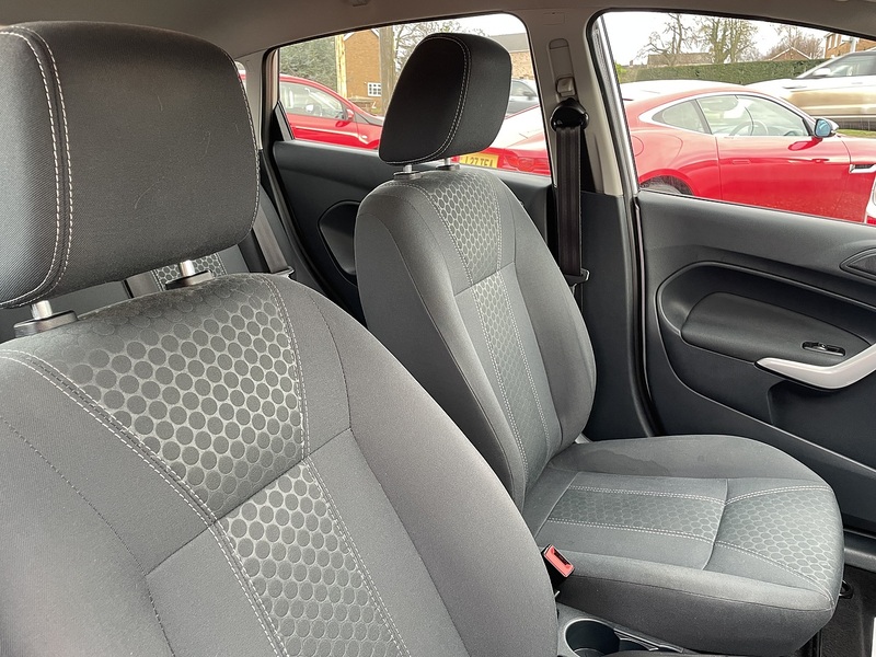 Ford 1.4 Zetec Hatchback 5dr Petrol Manual (133 g/km, 94 bhp)