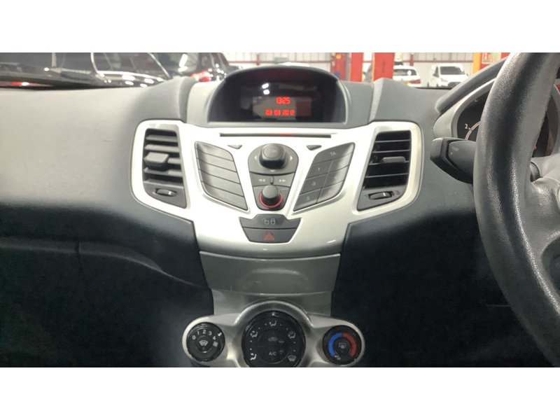 Ford 1.4 Zetec Hatchback 5dr Petrol Automatic (154 g/km, 94 bhp)