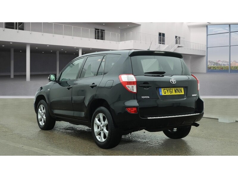 Toyota 2.2 D-CAT XT-R SUV 5dr Diesel Auto 4WD Euro 5 (150 ps)