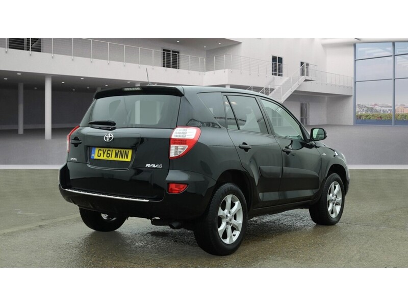 Toyota 2.2 D-CAT XT-R SUV 5dr Diesel Auto 4WD Euro 5 (150 ps)