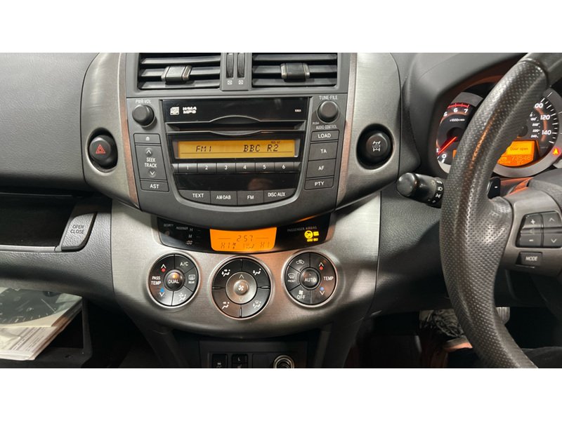 Toyota 2.2 D-CAT XT-R SUV 5dr Diesel Auto 4WD Euro 5 (150 ps)