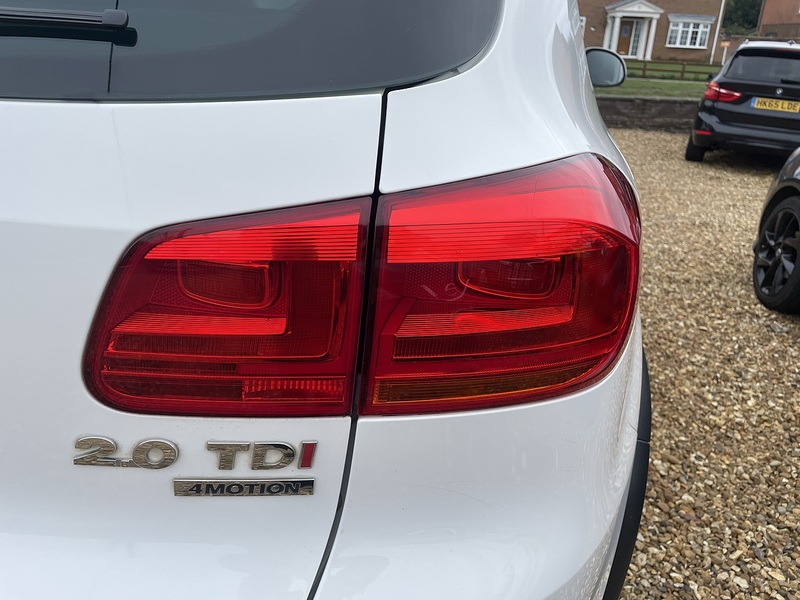 Volkswagen 2.0 TDI Sport SUV 5dr Diesel Manual 4WD Euro 5 (170 ps)