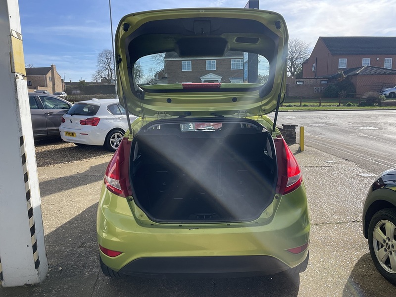 Ford 1.25 Edge Hatchback 5dr Petrol Manual (129 g/km, 81 bhp)