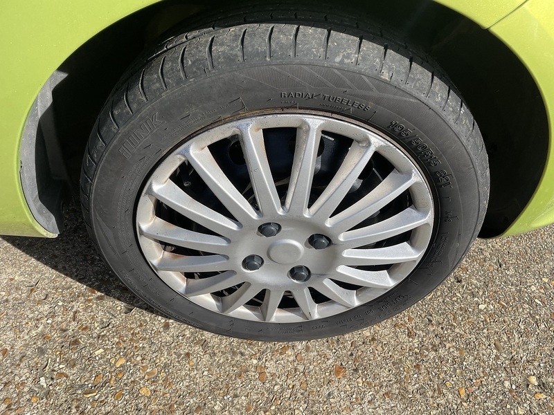 Ford 1.25 Edge Hatchback 5dr Petrol Manual (129 g/km, 81 bhp)