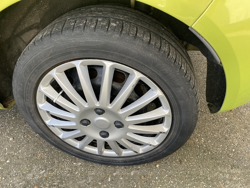 Ford 1.25 Edge Hatchback 5dr Petrol Manual (129 g/km, 81 bhp)