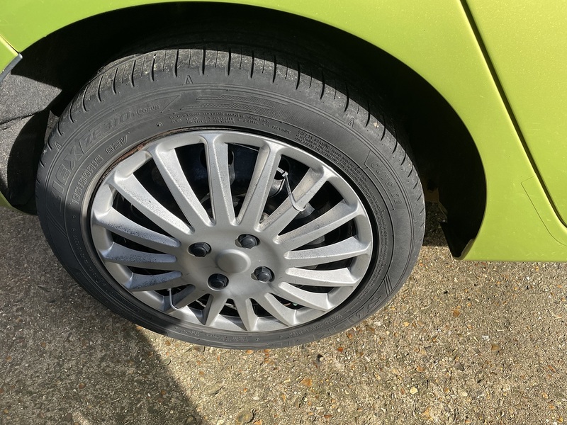 Ford 1.25 Edge Hatchback 5dr Petrol Manual (129 g/km, 81 bhp)