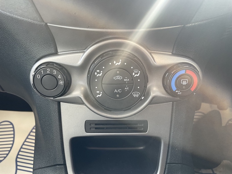 Ford 1.25 Edge Hatchback 5dr Petrol Manual (129 g/km, 81 bhp)