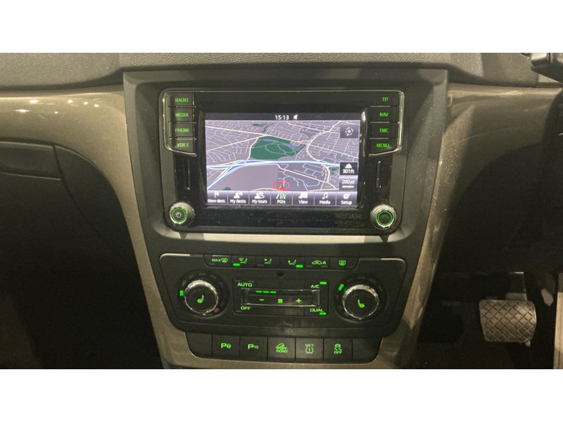 Skoda 2.0 TDI Elegance Outdoor 5dr Diesel DSG 4WD Euro 5 (170 ps)