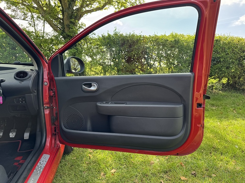 Renault 1.6 VVT Renaultsport Hatchback 3dr Petrol Manual Euro 4 (133 ps)