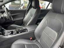 Jaguar XE d R-Sport 