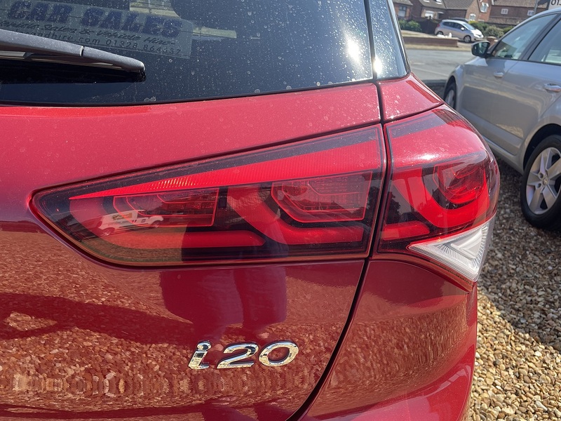 Hyundai 1.4 Premium Nav Hatchback 5dr Petrol Auto Euro 6 (100 ps)