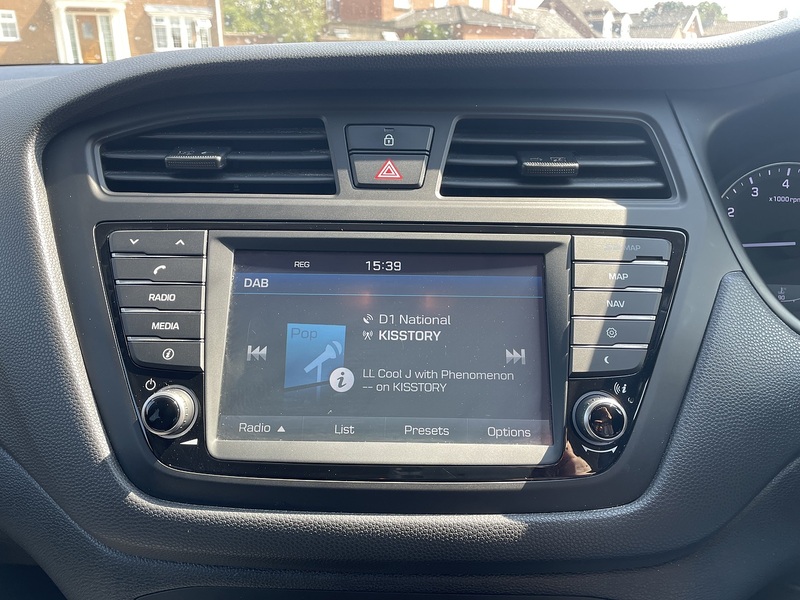 Hyundai 1.4 Premium Nav Hatchback 5dr Petrol Auto Euro 6 (100 ps)