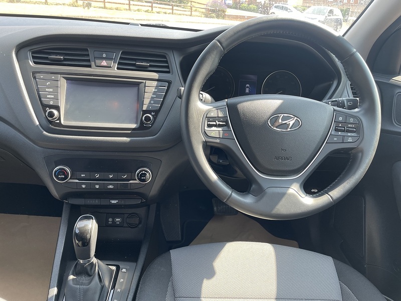 Hyundai 1.4 Premium Nav Hatchback 5dr Petrol Auto Euro 6 (100 ps)