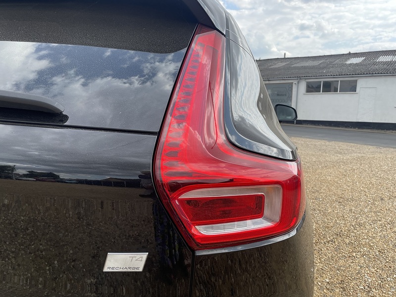 Volvo 1.5h T4 Recharge 10.7kWh R-Design SUV 5dr Petrol Plug-in Hybrid Auto Euro 6 (s/s) (211 ps)