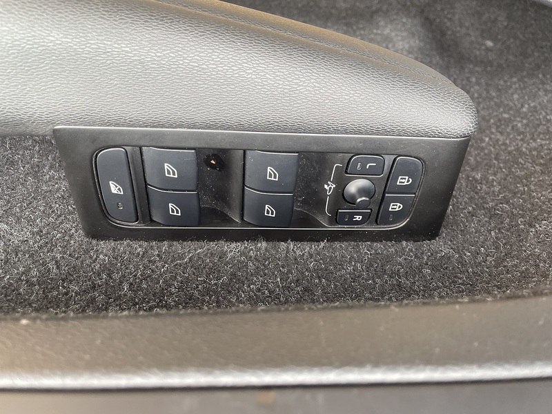 Volvo 1.5h T4 Recharge 10.7kWh R-Design SUV 5dr Petrol Plug-in Hybrid Auto Euro 6 (s/s) (211 ps)
