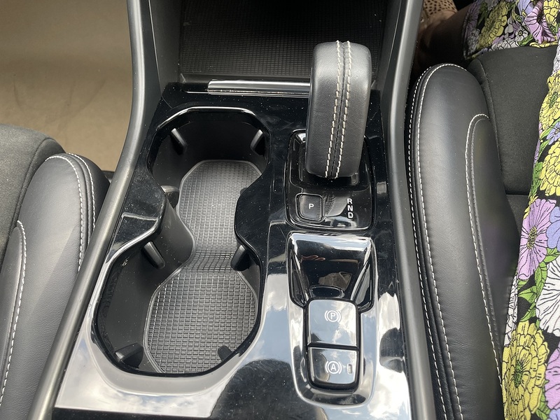 Volvo 1.5h T4 Recharge 10.7kWh R-Design SUV 5dr Petrol Plug-in Hybrid Auto Euro 6 (s/s) (211 ps)