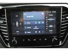 Isuzu D-Max V-Cross COMMERCIAL 