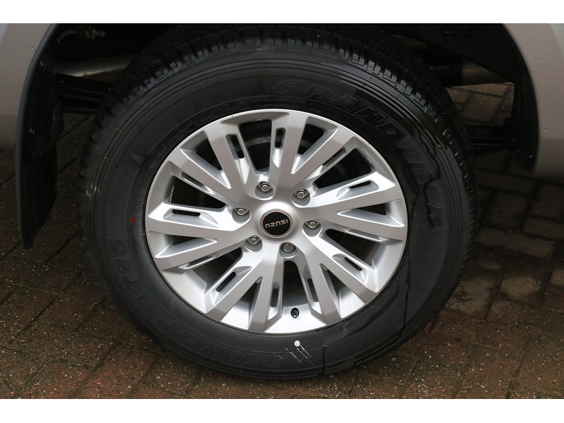 Isuzu Dl20 Dcb Pick Up 1.9 Automatic Diesel