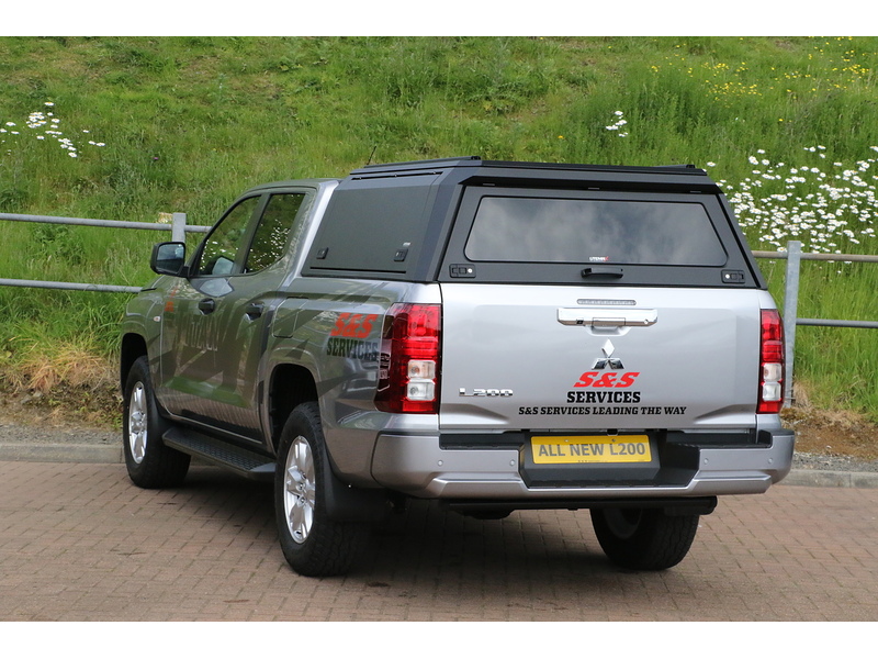 Mitsubishi TITAN Pickup 2.4 Auto Diesel