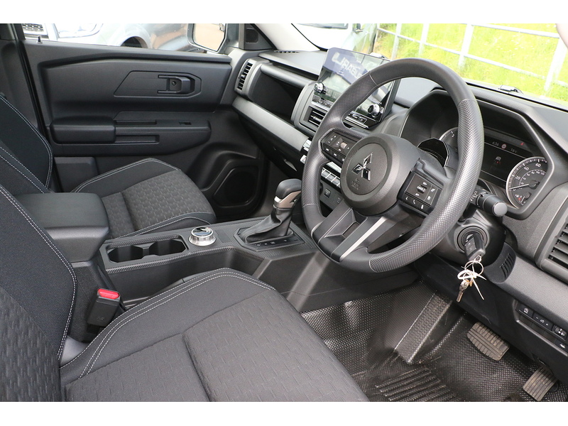 Mitsubishi TITAN Pickup 2.4 Auto Diesel