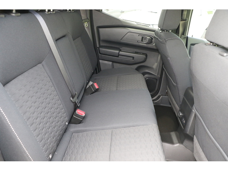 Mitsubishi TITAN Pickup 2.4 Auto Diesel