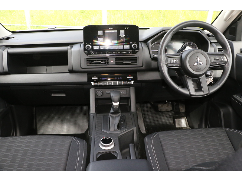 Mitsubishi TITAN Pickup 2.4 Auto Diesel
