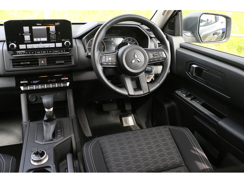 Mitsubishi TITAN Pickup 2.4 Auto Diesel