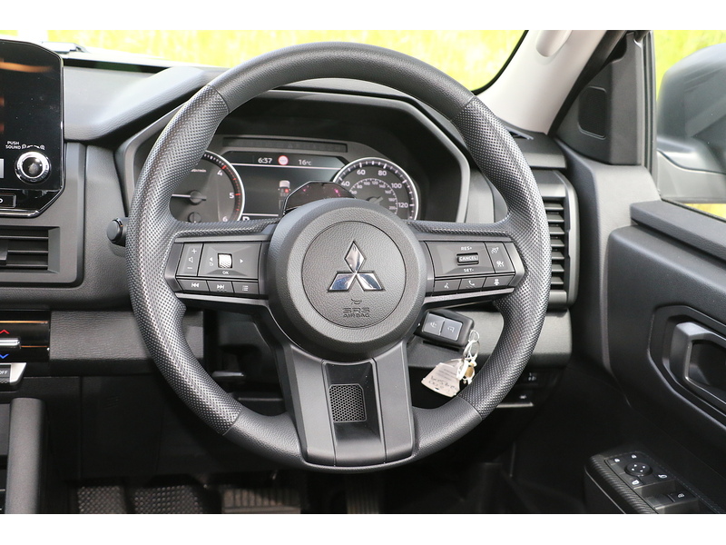 Mitsubishi TITAN Pickup 2.4 Auto Diesel