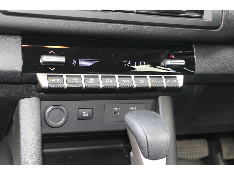 Mitsubishi TITAN Pickup 2.4 Auto Diesel