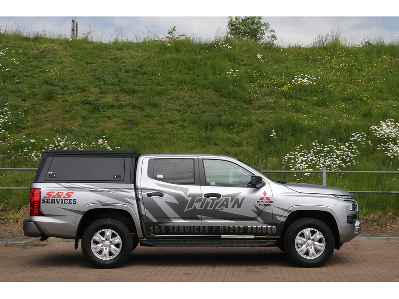 Mitsubishi TITAN Pickup 2.4 Auto Diesel