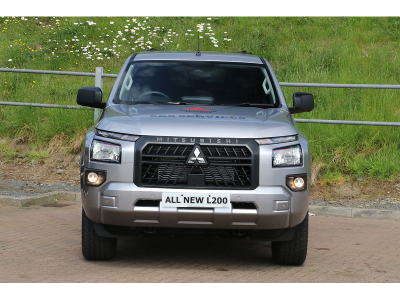 Mitsubishi TITAN Pickup 2.4 Auto Diesel